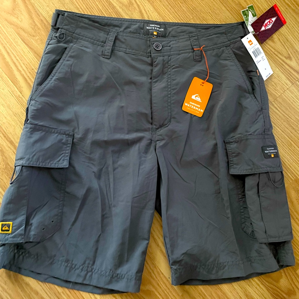 NWT - QUIKSILVER Men’s sz 32 - Waterman Collection cargo shorts.